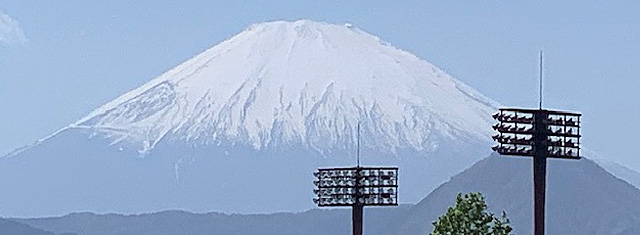 嶽本電設の事務所から見える富士山
